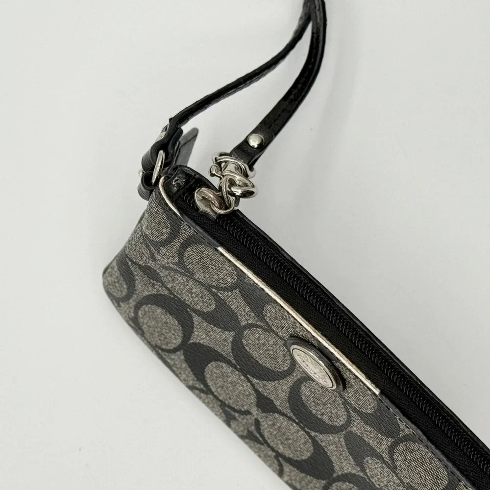 COACH Signature Wristlet Pouch Big C‎ Black/Gray Medium Size Coated Canvas